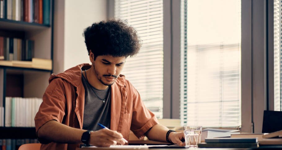 Instituto Max Fabiani lança programa de bolsas com foco em suporte integral para universitários