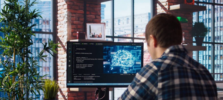 Busca por cursos de inteligência artificial cresce quase 100% e impulsiona educação tecnológica