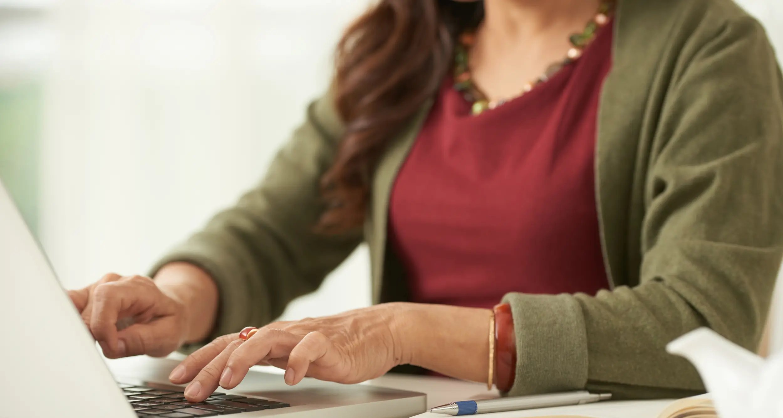 Concurso público com 200 vagas e salários de até R$ 7,4 mil termina inscrições nesta terça-feira