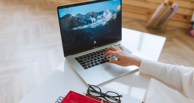 Azul Linhas Aéreas abre vagas para diversas áreas com foco em educação e capacitação