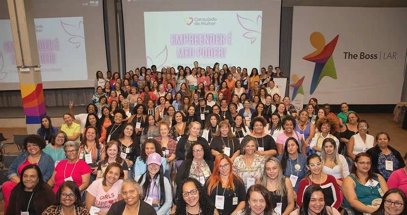 Curso gratuito pelo WhatsApp capacita mulheres para melhorar vendas e finanças