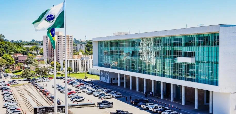 Governo do Paraná amplia concursos com mais de 3 mil vagas para órgãos estaduais