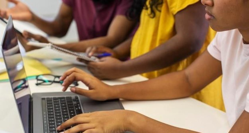 Fundação Bradesco amplia curso gratuito de inteligência artificial em parceria com Microsoft