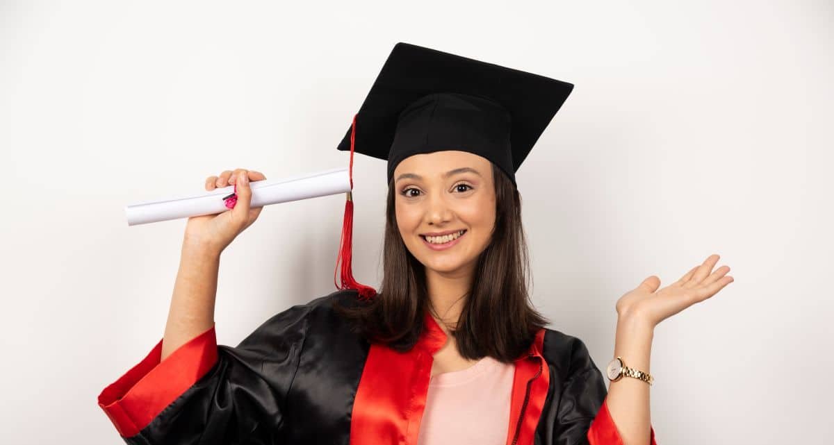 Faculdade é obrigatória para concursos públicos? Tire suas dúvidas sobre educação e cursos gratuitos