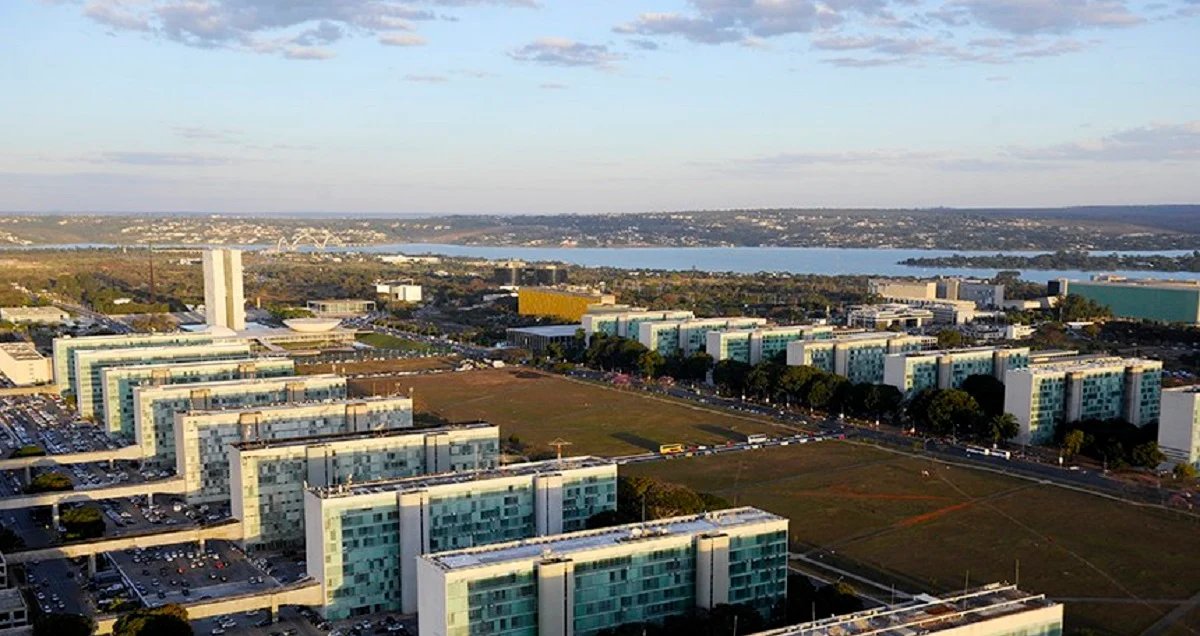 Governo Federal envia PLDO 2027 com autorização para concursos e novo CNU no próximo ano