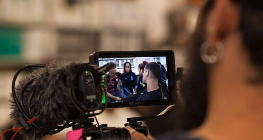 Projeto gratuito no Grajaú capacita jovens para o setor de eventos e festivais