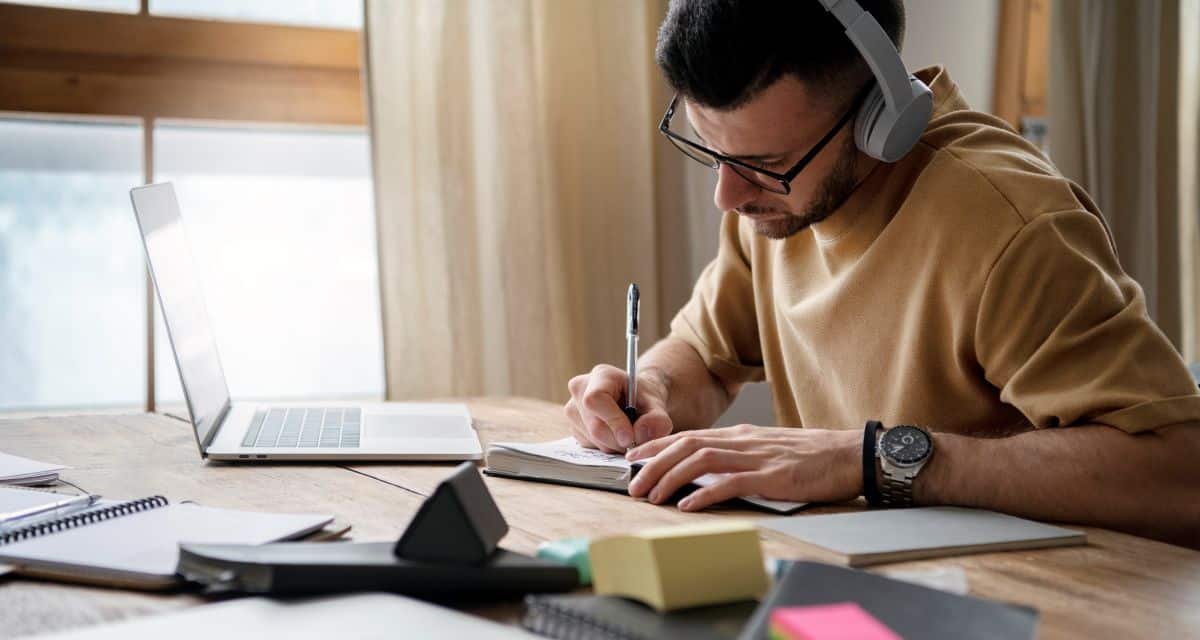 Concurso Prefeitura abre 425 vagas com salários de até R$ 3,2 mil e oferece oportunidades para cursos gratuitos